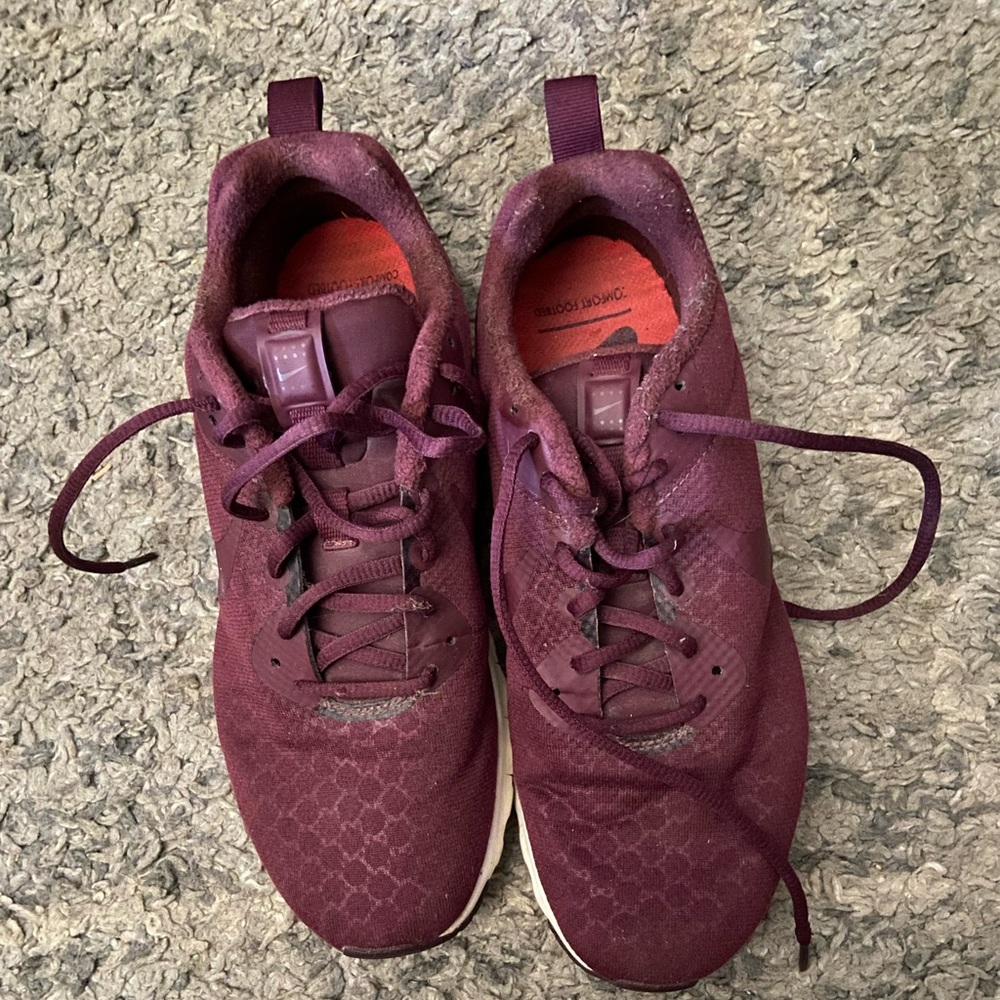 Women's Nike Air Max Motion Athletic Shoes - Picture 2 of 3